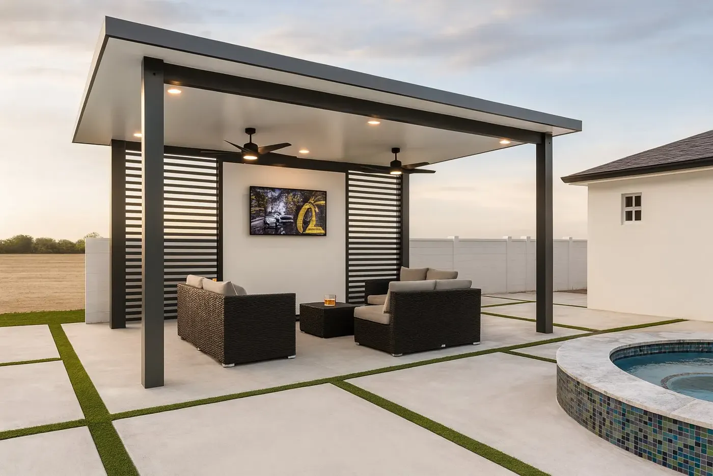 Pérgola de aluminio con TV exterior junto a la piscina