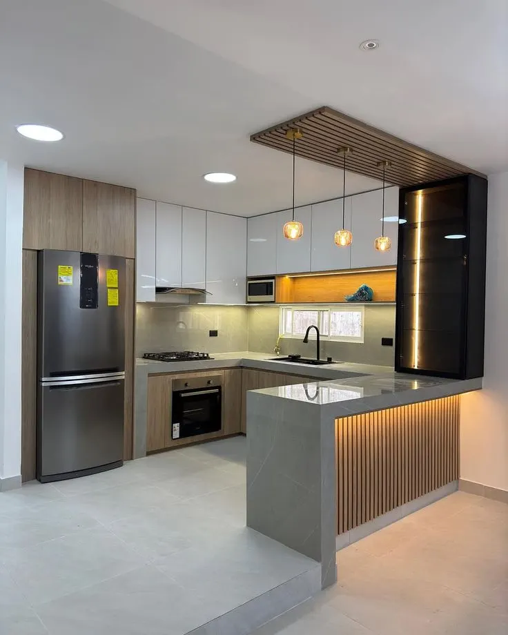 Cocina con Isla y Techo de Listones