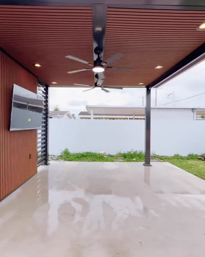 Pérgola con techo de listones